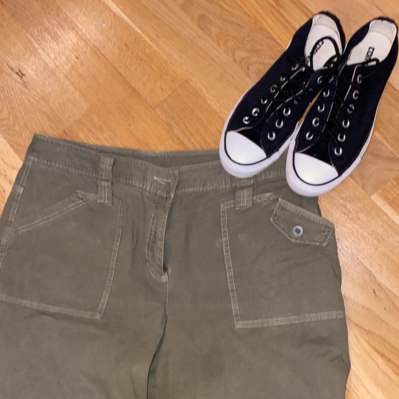 ✅Style & co capris cargo style in army  green. Button/Zip front closure 💚 - Picture 6 of 7